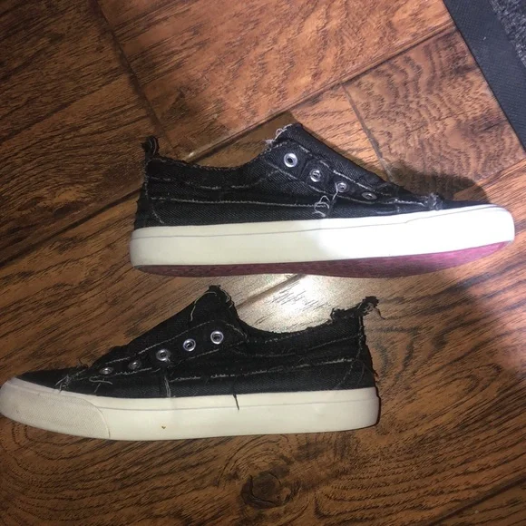 Black distressed Babalu Corkys - Picture 4 of 9